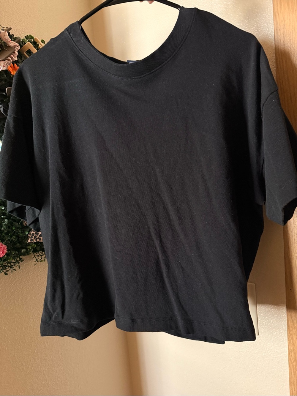 Universal Thread Black Short-Sleeve Crewneck Top